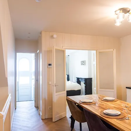Historic Canal House Apartment