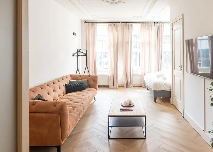 Historic Canal House *